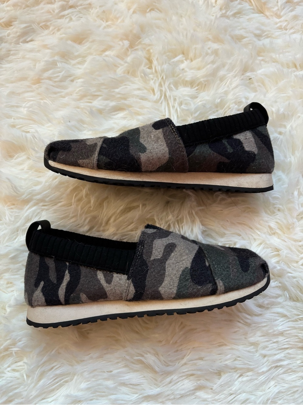 TOMS Kids Camo Alpargata Slip On Shoes Youth Size 1.5 Unisex